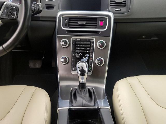 Photo of 2016 Blue Volvo V60