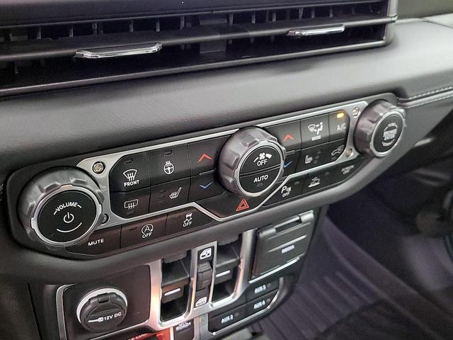 Photo of 2025 Gray Jeep Gladiator