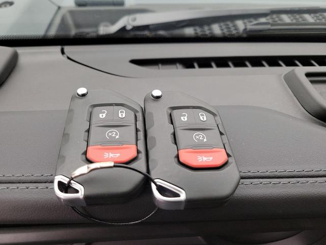 Photo of 2025 Gray Jeep Gladiator