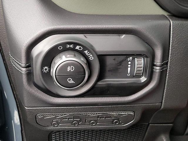 Photo of 2025 Gray Jeep Gladiator