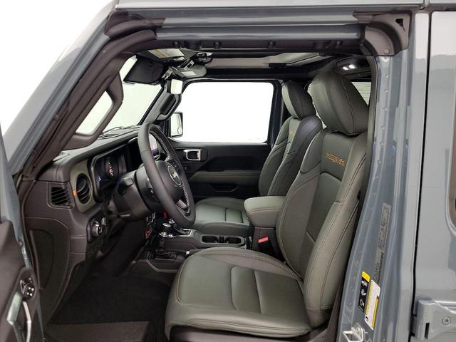 Photo of 2025 Gray Jeep Gladiator