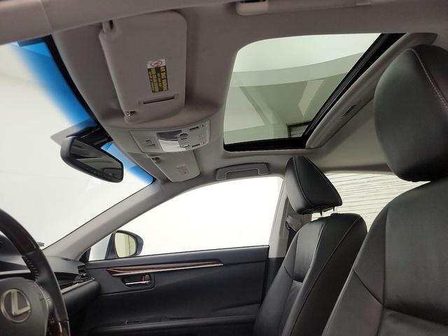 Photo of 2014 White Lexus ES 350