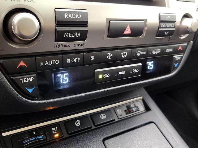 Photo of 2014 White Lexus ES 350