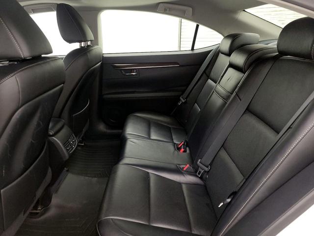 Photo of 2014 White Lexus ES 350