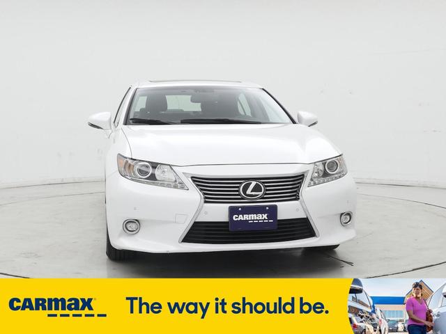 Photo of 2014 White Lexus ES 350