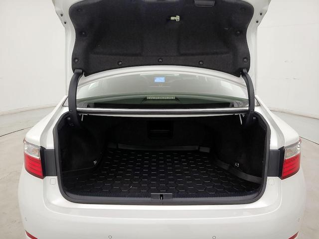 Photo of 2014 White Lexus ES 350