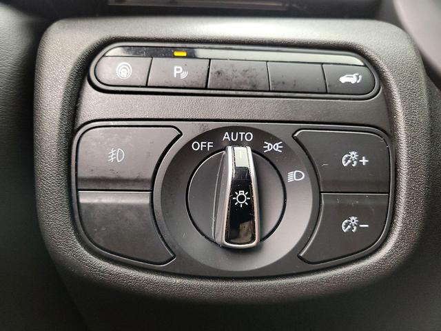 Photo of 2022 White INFINITI QX55