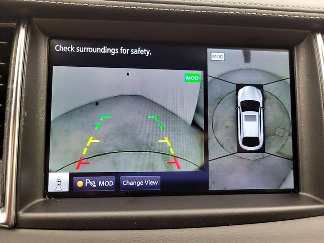 Photo of 2022 White INFINITI QX55