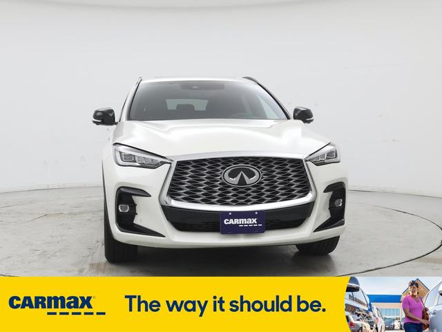 Photo of 2022 White INFINITI QX55