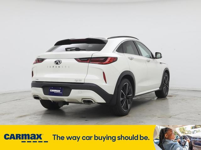 Photo of 2022 White INFINITI QX55
