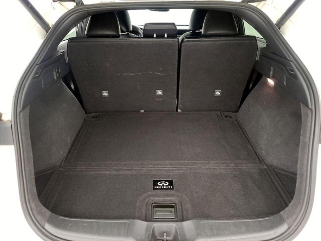 Photo of 2022 White INFINITI QX55
