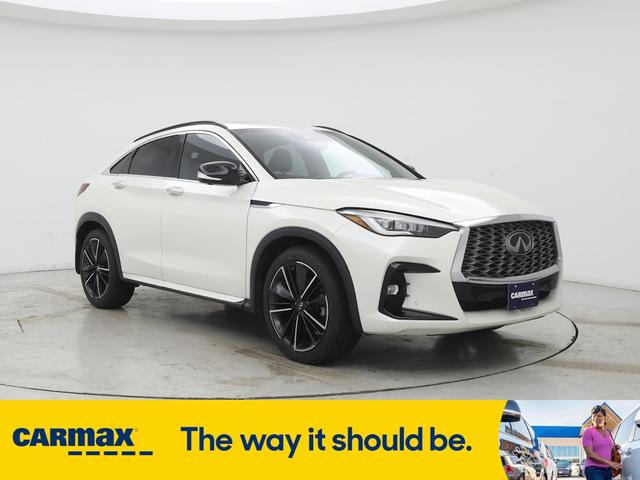 Photo of 2022 White INFINITI QX55