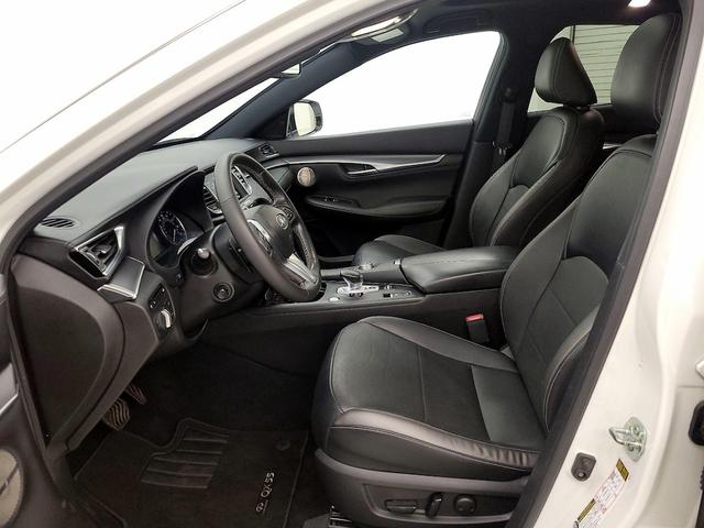 Photo of 2022 White INFINITI QX55