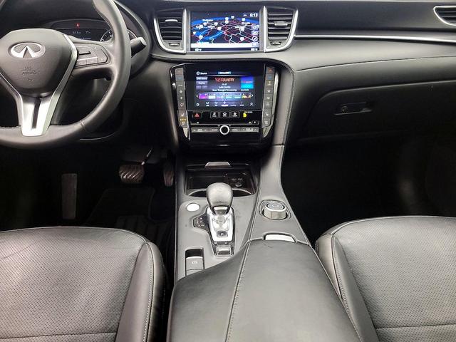 Photo of 2022 White INFINITI QX55