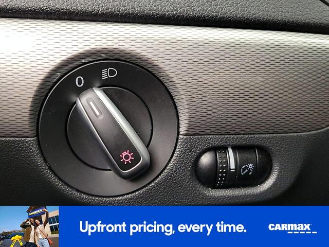 Photo of 2017 Gray Volkswagen Jetta