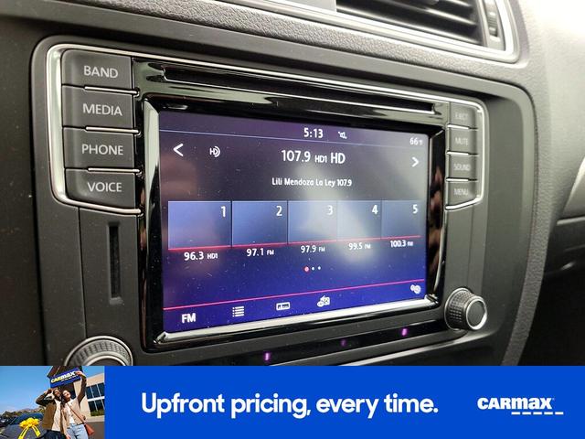 Photo of 2017 Gray Volkswagen Jetta