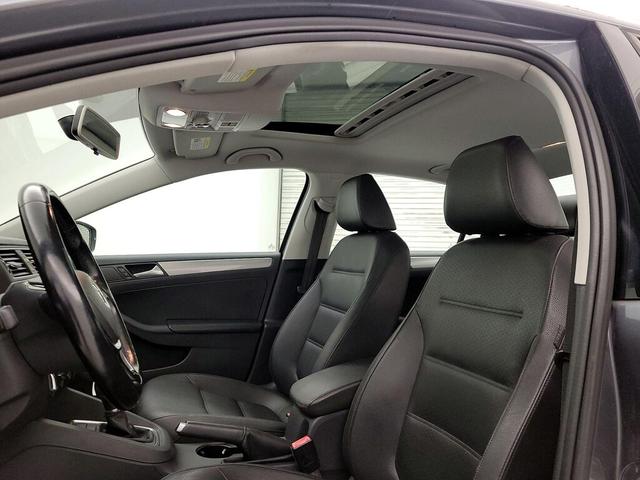 Photo of 2017 Gray Volkswagen Jetta
