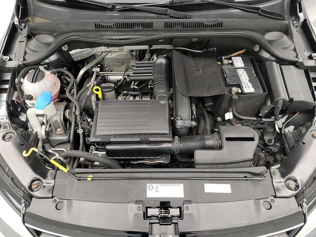 Photo of 2017 Gray Volkswagen Jetta
