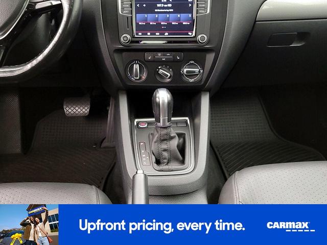 Photo of 2017 Gray Volkswagen Jetta