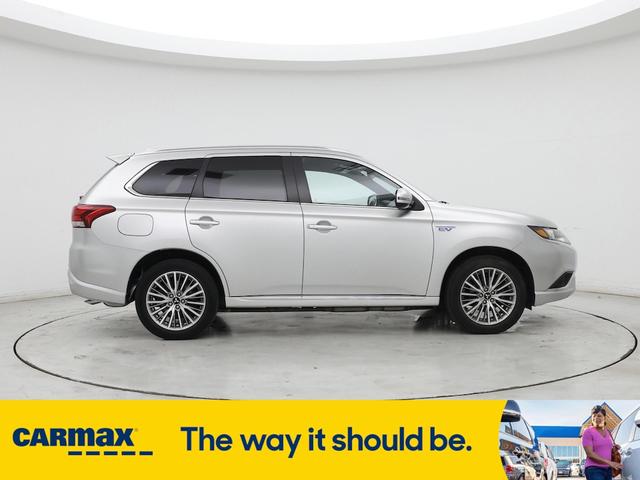 Photo of 2022 Silver Mitsubishi Outlander PHEV