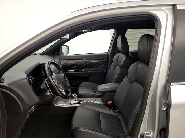 Photo of 2022 Silver Mitsubishi Outlander PHEV