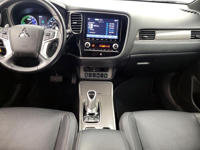 Photo of 2022 Silver Mitsubishi Outlander PHEV