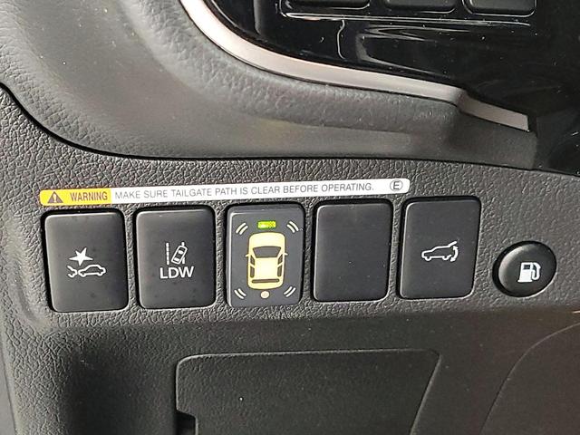 Photo of 2022 Silver Mitsubishi Outlander PHEV