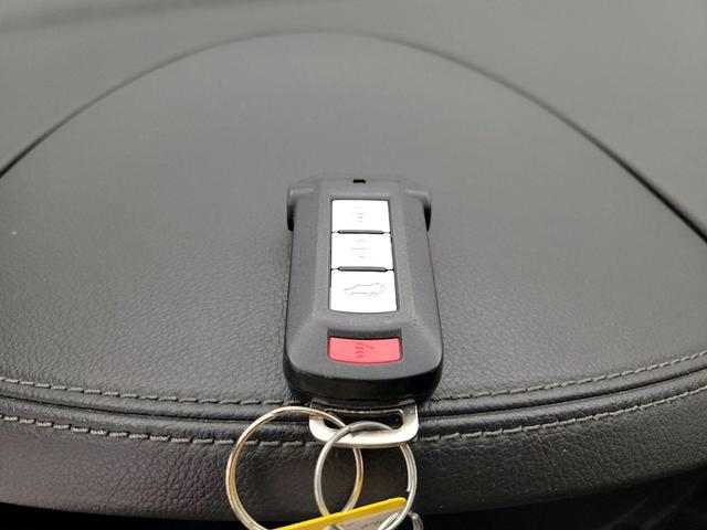 Photo of 2022 Silver Mitsubishi Outlander PHEV