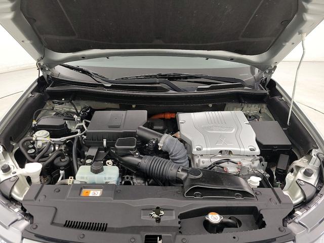Photo of 2022 Silver Mitsubishi Outlander PHEV