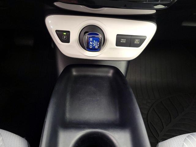 Photo of 2017 Gray Toyota Prius