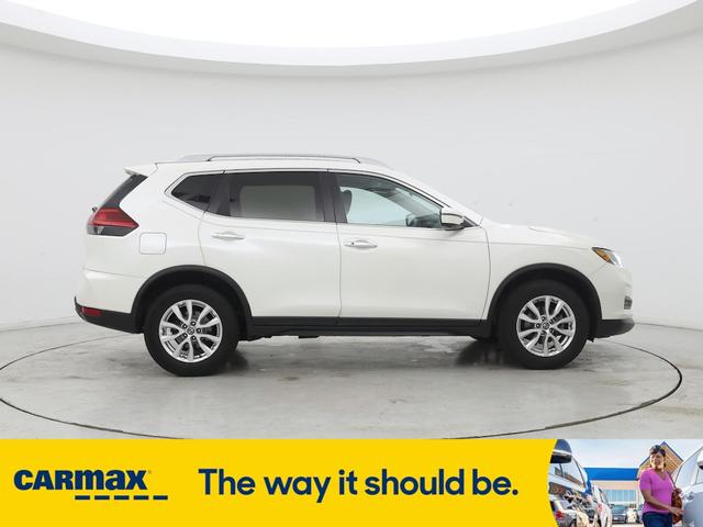 Photo of 2017 White Nissan Rogue