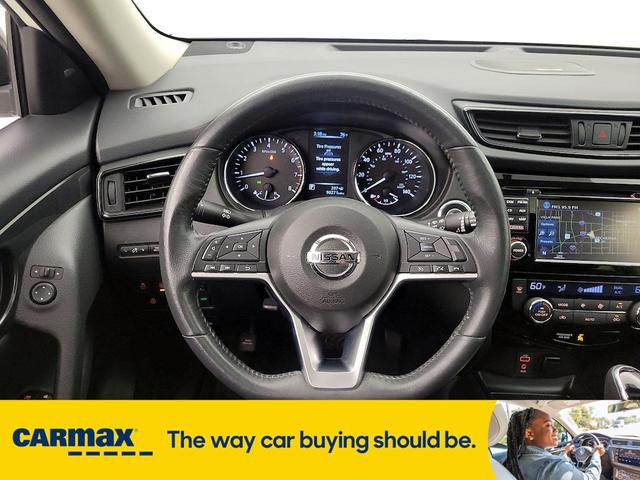 Photo of 2017 White Nissan Rogue