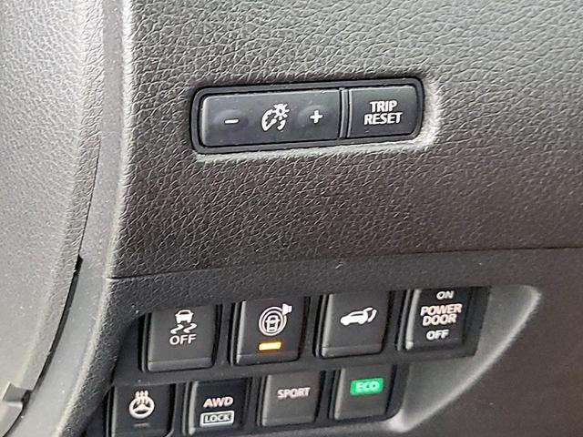 Photo of 2017 White Nissan Rogue