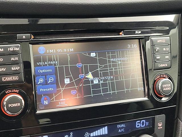 Photo of 2017 White Nissan Rogue