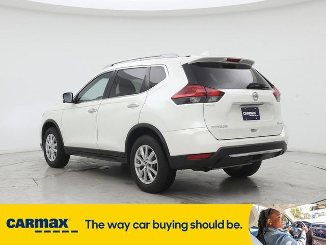 Photo of 2017 White Nissan Rogue