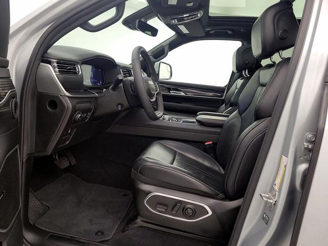 Photo of 2022 Silver Jeep Wagoneer
