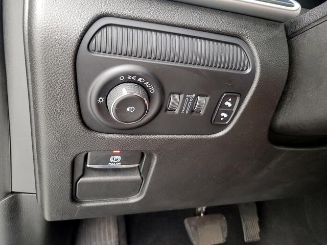 Photo of 2022 Silver Jeep Wagoneer