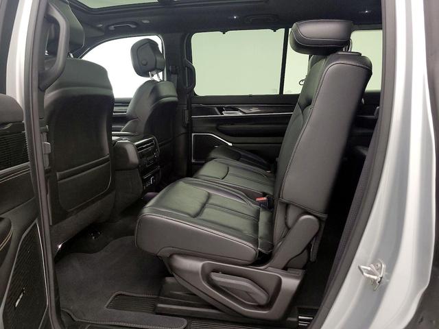 Photo of 2022 Silver Jeep Wagoneer