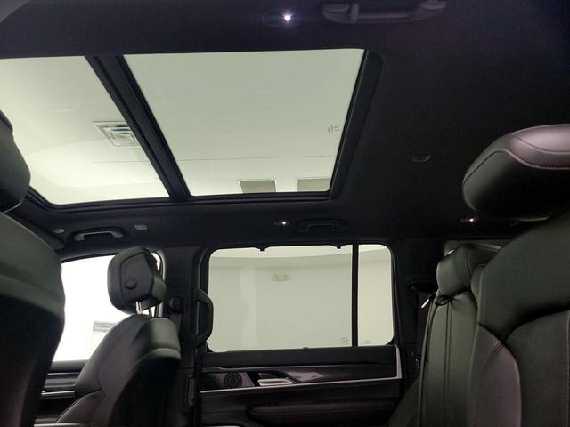 Photo of 2022 Silver Jeep Wagoneer