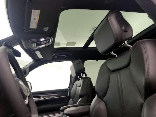 Photo of 2022 Silver Jeep Wagoneer
