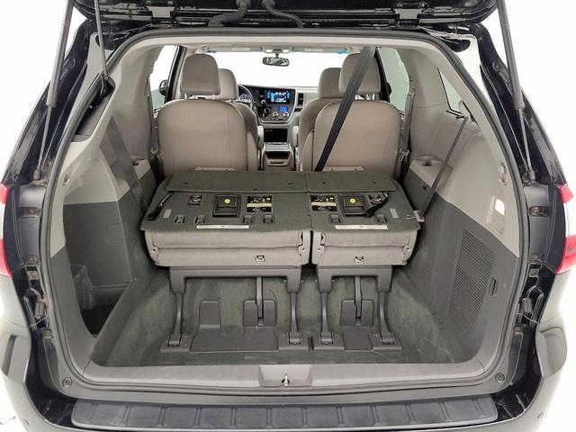 Photo of 2017 Black Toyota Sienna