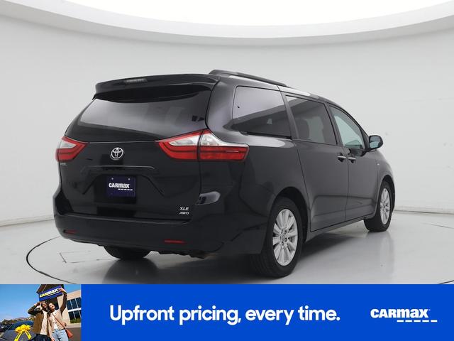 Photo of 2017 Black Toyota Sienna