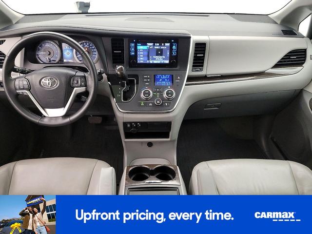 Photo of 2017 Black Toyota Sienna