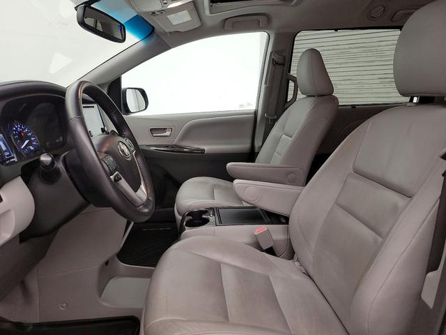 Photo of 2017 Black Toyota Sienna