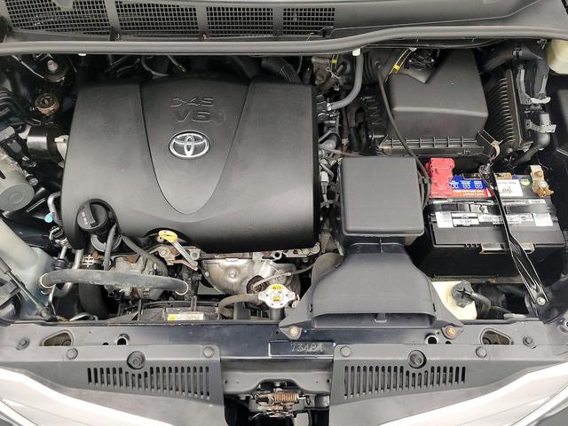 Photo of 2017 Black Toyota Sienna
