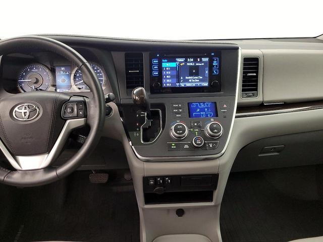 Photo of 2017 Black Toyota Sienna