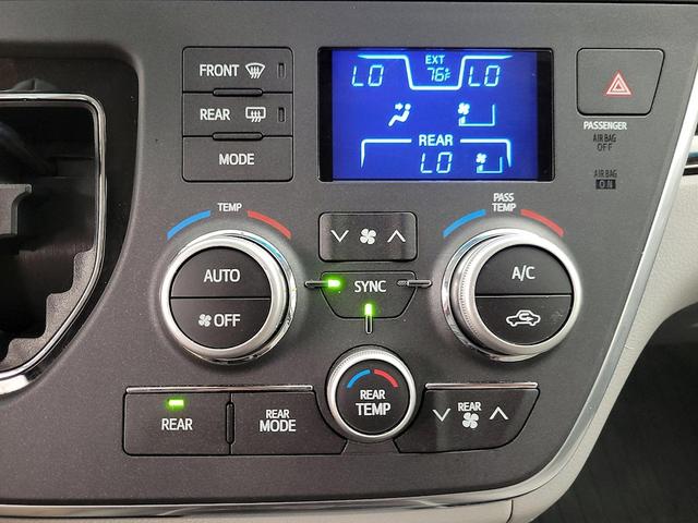 Photo of 2017 Black Toyota Sienna