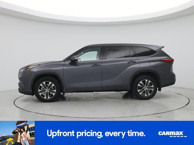 Photo of 2021 Gray Toyota Highlander