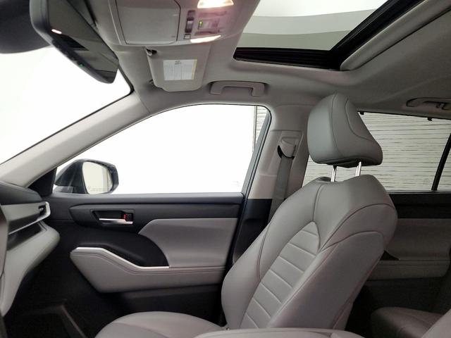 Photo of 2021 Gray Toyota Highlander