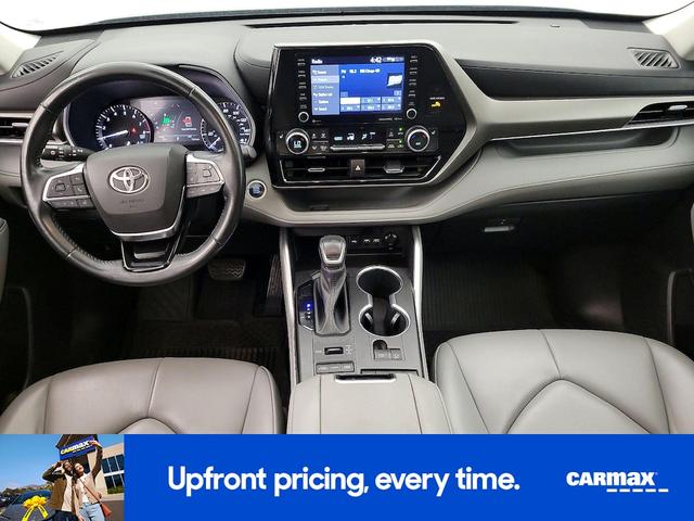 Photo of 2021 Gray Toyota Highlander